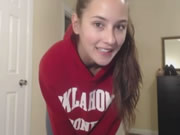 Striptease d'une étudiante super mignonne